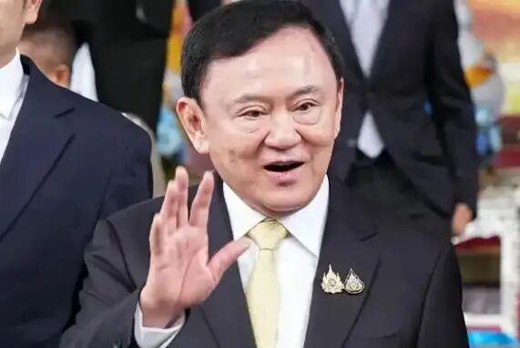泰国产生新总理，此前一天他信又跑了！